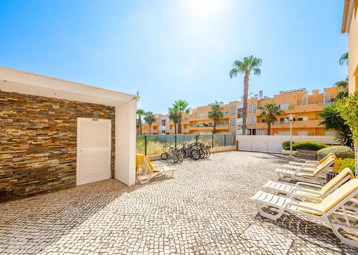 Casa Amarela - With Pool, Close To Beaches, Golf And Nature - Conceicao E De شقة