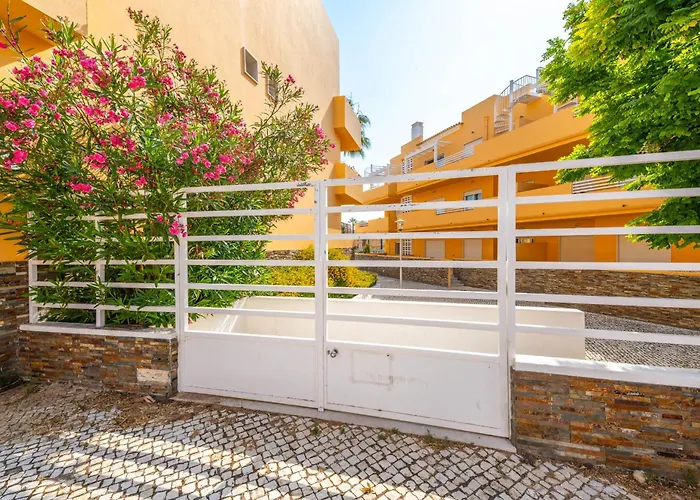 Casa Amarela - With Pool, Close To Beaches, Golf And Nature - Conceicao E De شقة تافيرا