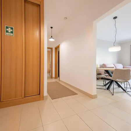 Casa Amarela - With Pool, Close To Beaches, Golf And Nature - Conceicao E De アパート *