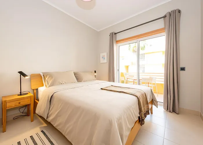 Casa Amarela - With Pool, Close To Beaches, Golf And Nature - Conceicao E De 아파트