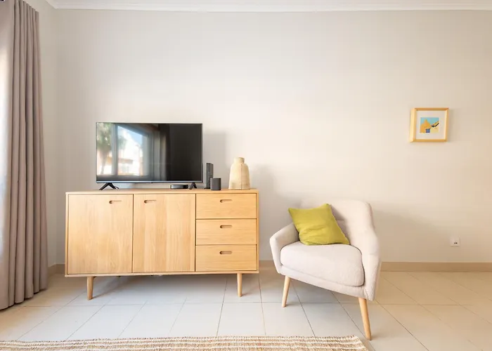 Apartment Casa Amarela - With Pool, Close To Beaches, Golf And Nature - Conceicao E De *